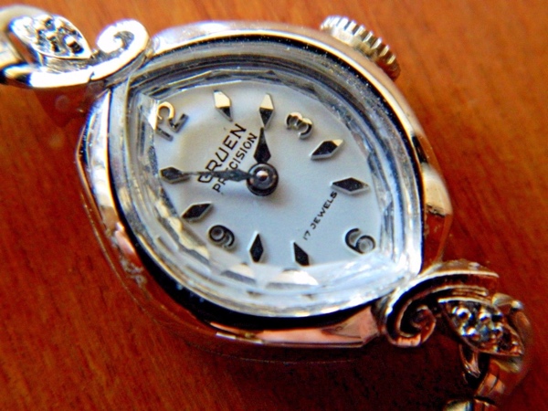 Gruen-ladies-wristwatch-small.jpg